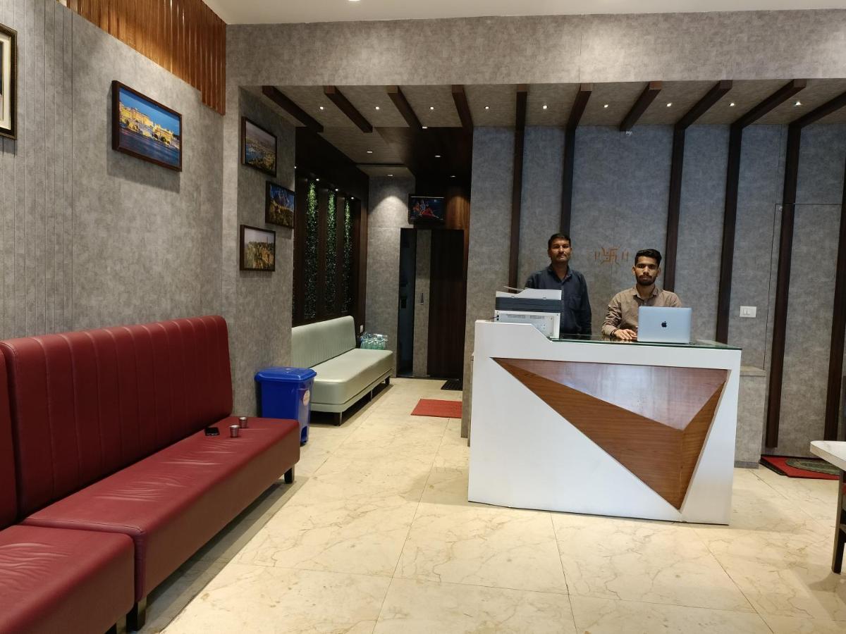 Hotel Vrinda Inn ウダイプル エクステリア 写真