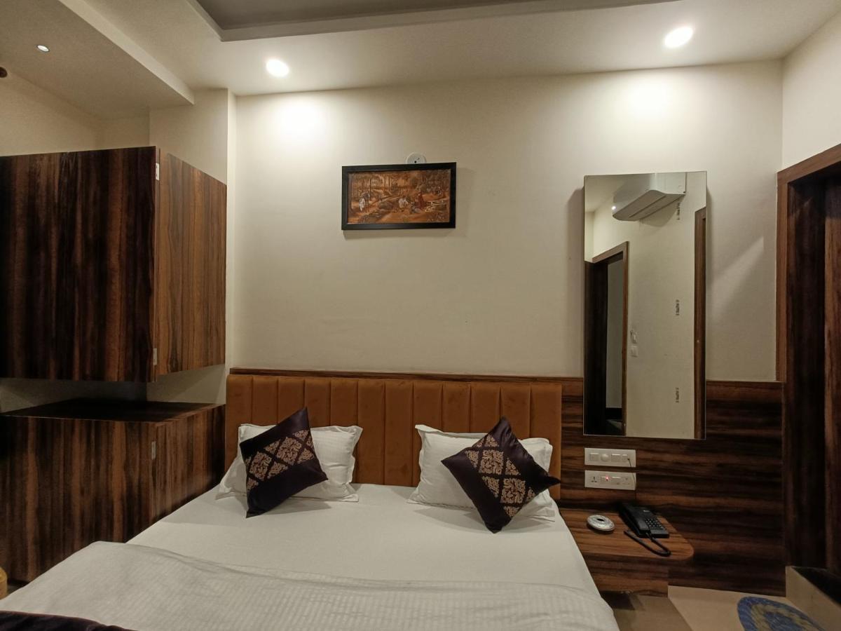 Hotel Vrinda Inn ウダイプル エクステリア 写真