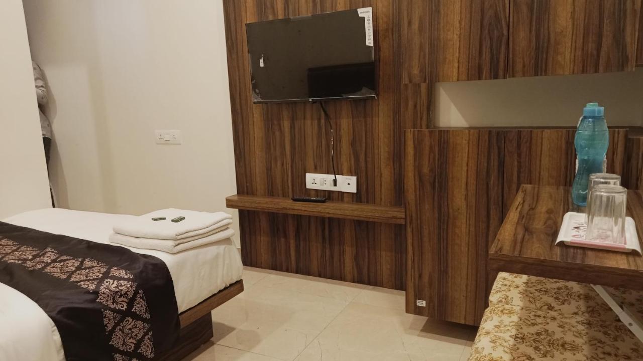 Hotel Vrinda Inn ウダイプル エクステリア 写真