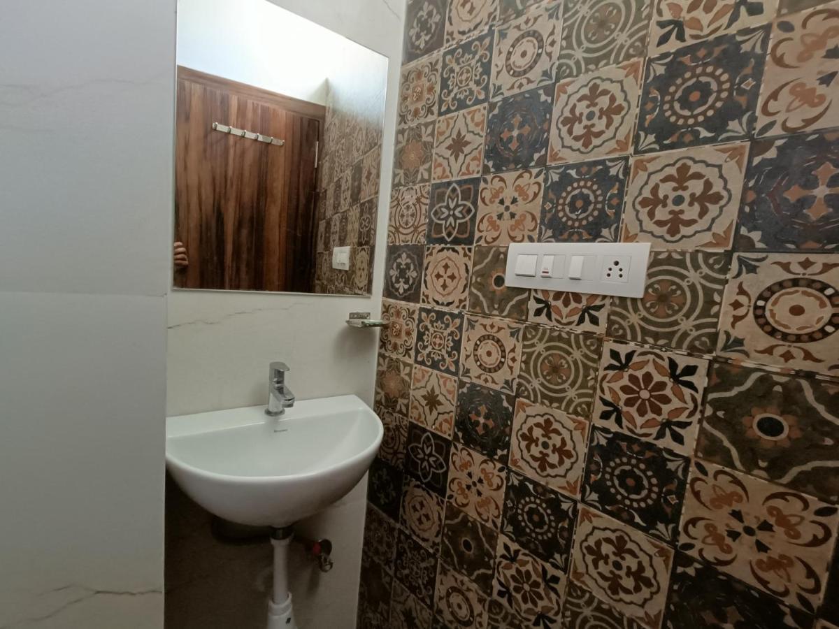Hotel Vrinda Inn ウダイプル エクステリア 写真